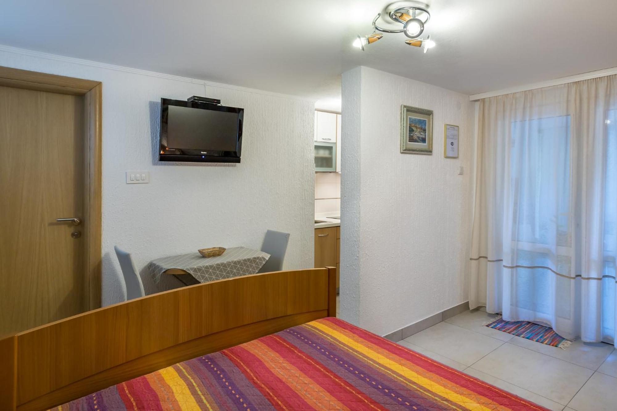 Apartments Nadica Башка Екстер'єр фото